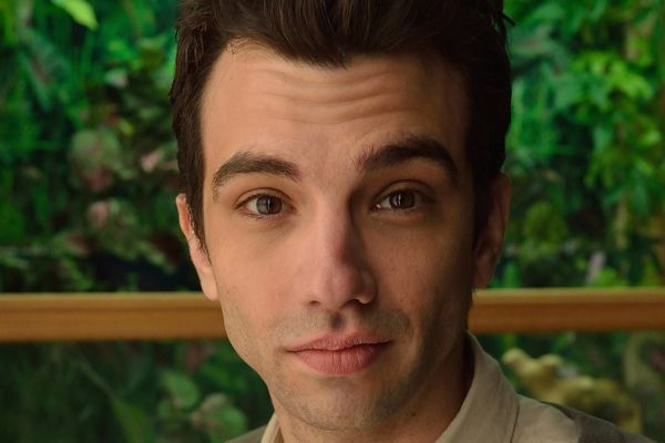 Jay Baruchel Man Seeking Woman-600